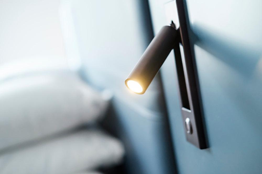 Lámpara de Lectura LED Plegable para Pared para Cama y Estudio – Ajustable, Ahorra Espacio y Luz Direccionada