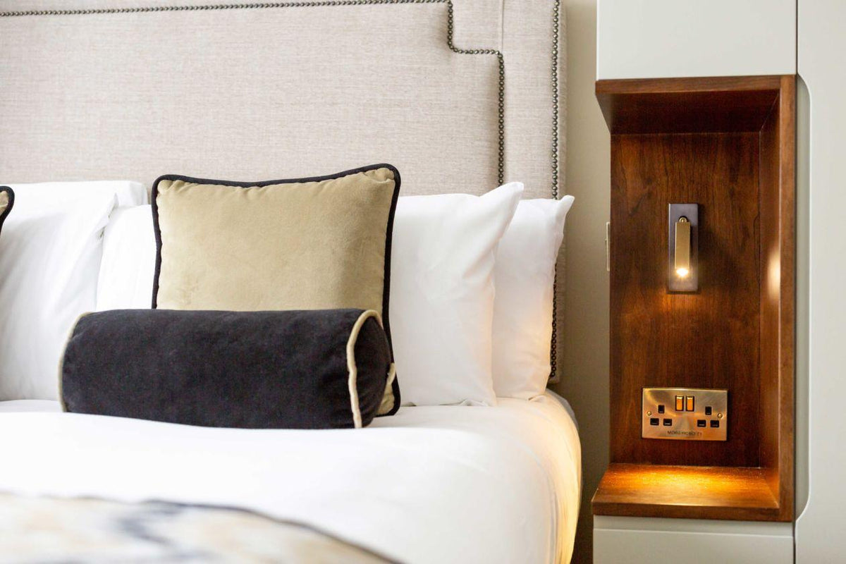 Lámpara de Lectura LED Plegable para Pared para Cama y Estudio – Ajustable, Ahorra Espacio y Luz Direccionada