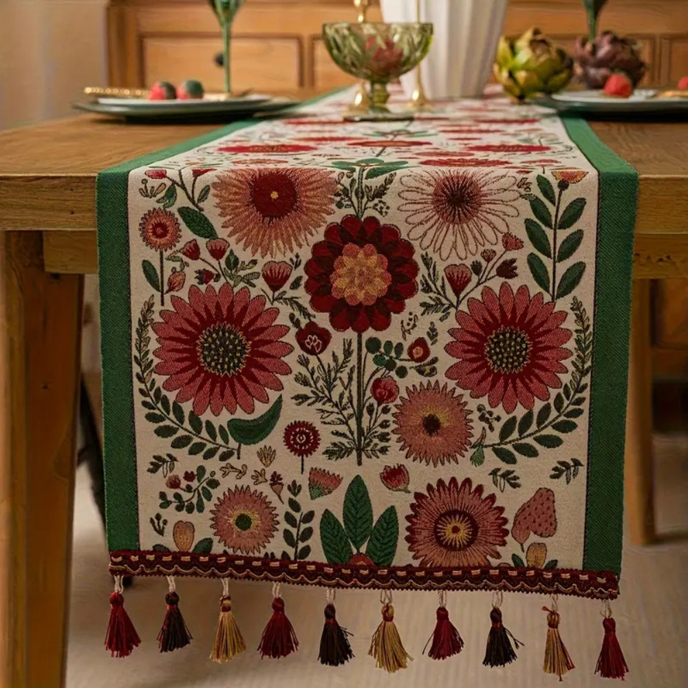 Camino de Mesa Bordado con Flecos Florales