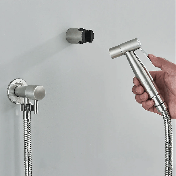 Bidet Manual Ergonómico Premium con Presión de Agua Ajustable – Plateado y Negro, Acero Inoxidable y ABS