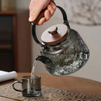 Tetera de Vidrio Zoie con Infusor – Hervidor de Borosilicato Resistente al Calor de 1000ml con Mango de Madera