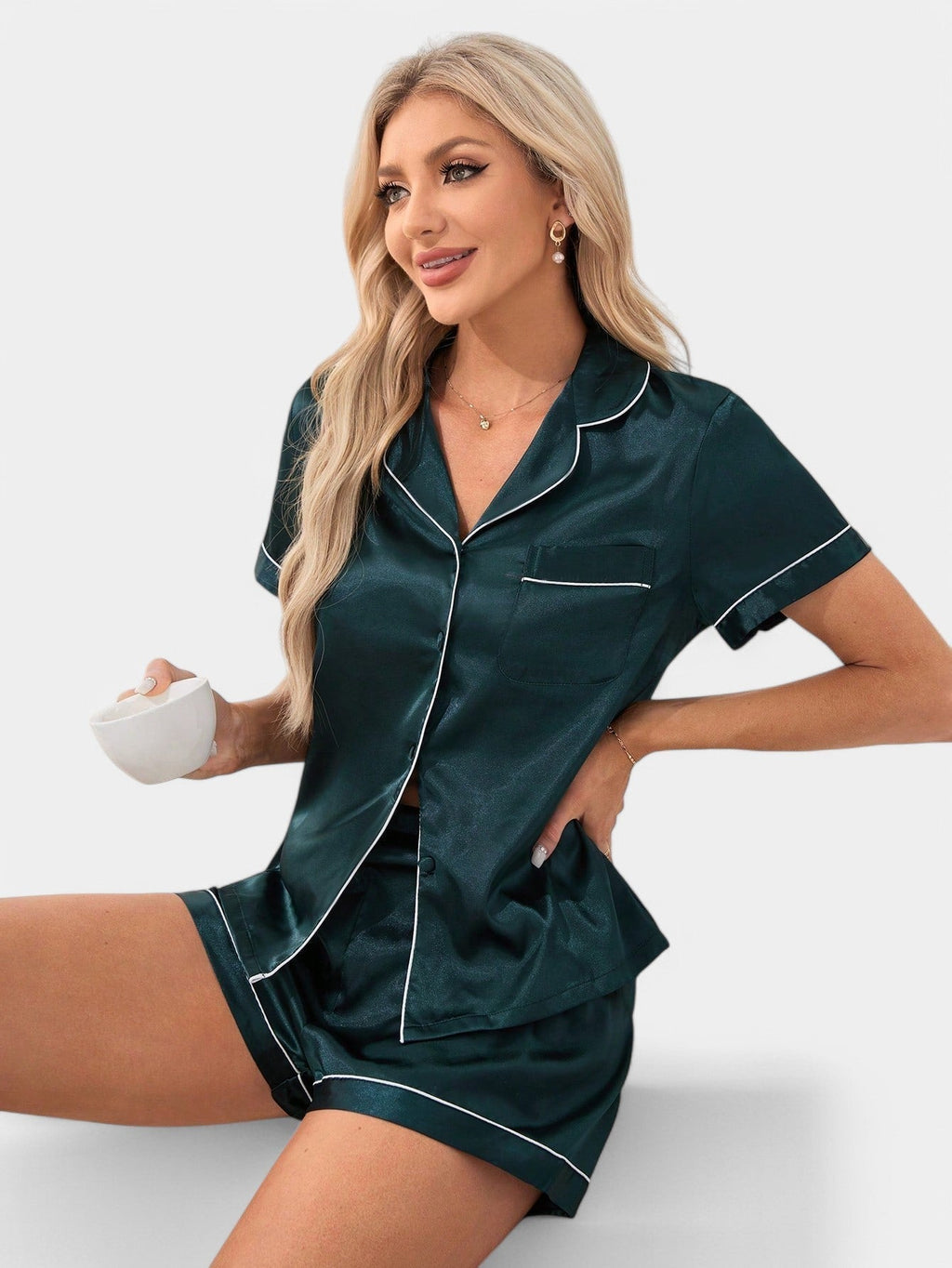 Conjunto de Pijamas Satín Tropical Gleame | Elegantes Pasamanerías | Materiales Suaves y Duraderos | Pantalones Cortos | Ropa Nocturna Lujosa