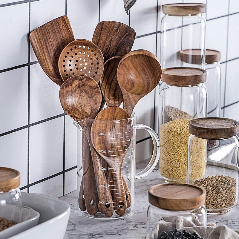 Set de utensilios de cocina de 7 piezas NordTeak – herramientas de madera de teca premium para una cocina estilosa y versátil