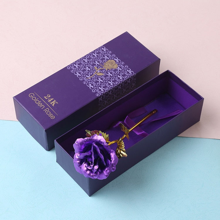 Rosa dorada cubierta de 24K