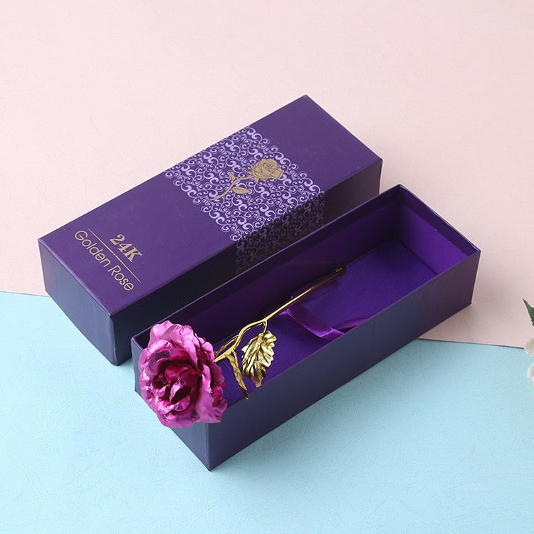 Rosa dorada cubierta de 24K