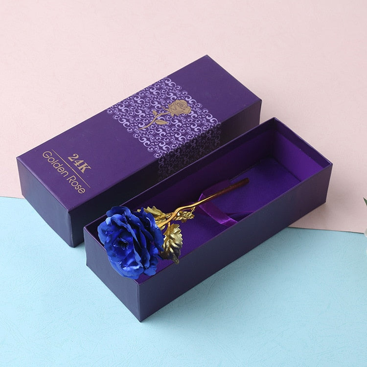 Rosa dorada cubierta de 24K