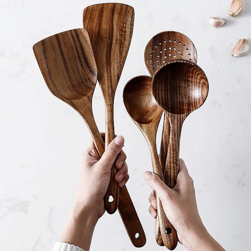 Set de utensilios de cocina de 7 piezas NordTeak – herramientas de madera de teca premium para una cocina estilosa y versátil