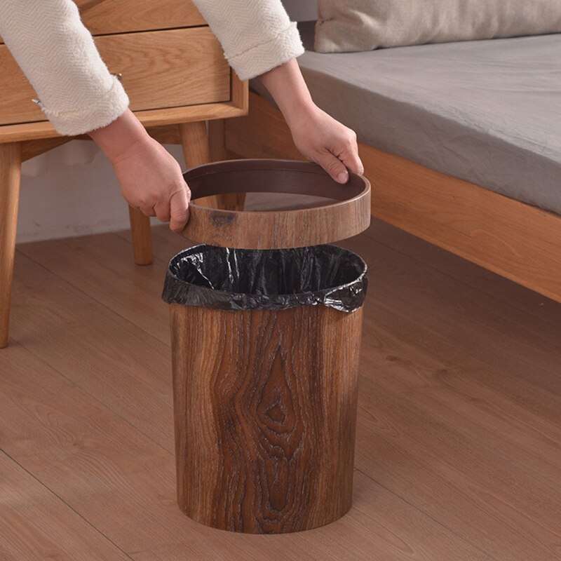 Elegante Cubo de Basura con Acabado de Madera Retro