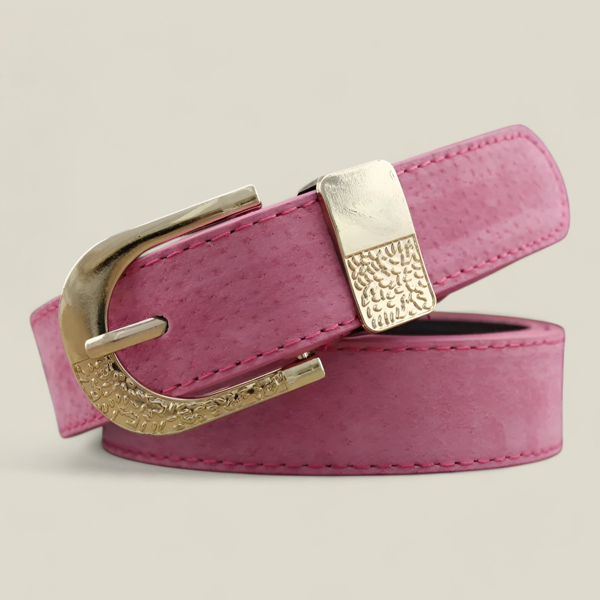 Ava - Cinturón elegante con hebilla metálica ajustada y diseño versátil