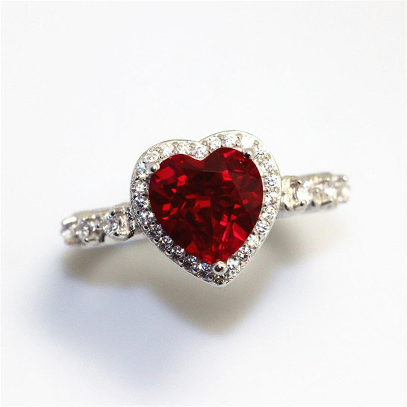Anillo de Zirconia Cúbica en Forma de Corazón