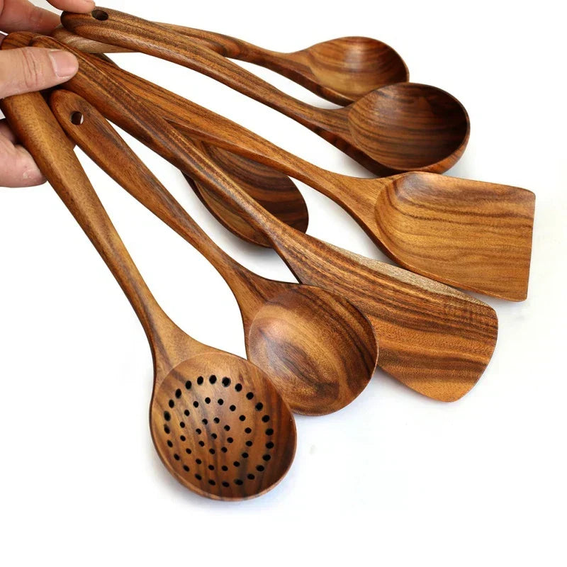 Set de utensilios de cocina de 7 piezas NordTeak – herramientas de madera de teca premium para una cocina estilosa y versátil