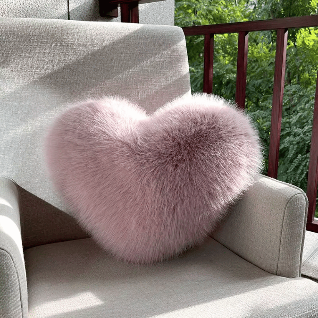 HUGNEST – Coussin en fausse fourrure en forme de cœur pour des espaces de vie chaleureux et modernes