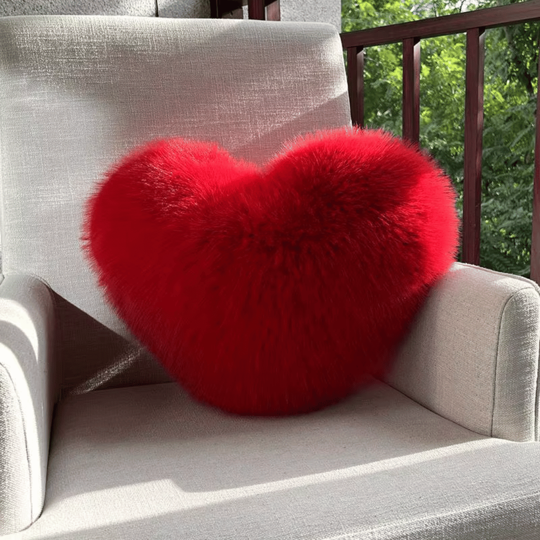 HUGNEST – Coussin en fausse fourrure en forme de cœur pour des espaces de vie chaleureux et modernes
