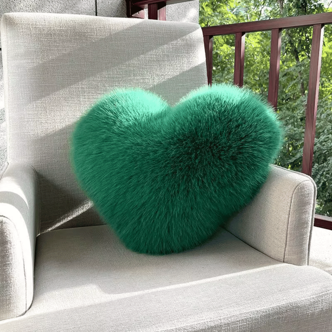 HUGNEST – Coussin en fausse fourrure en forme de cœur pour des espaces de vie chaleureux et modernes