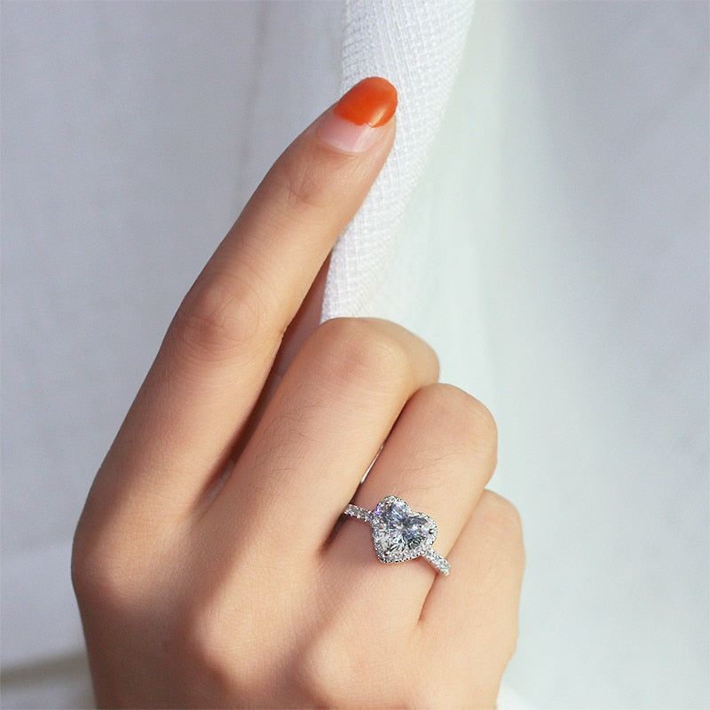 Anillo de Zirconia Cúbica en Forma de Corazón