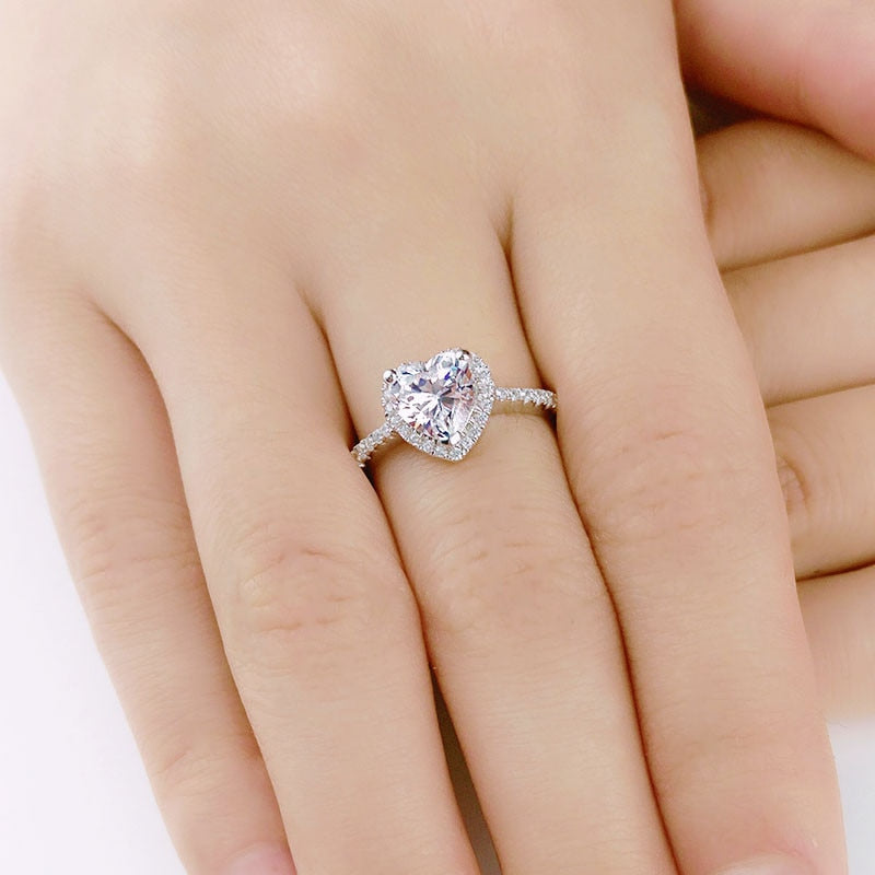 Anillo de Zirconia Cúbica en Forma de Corazón