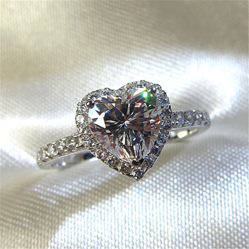 Anillo de Zirconia Cúbica en Forma de Corazón