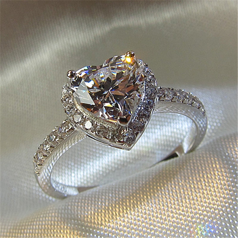 Anillo de Zirconia Cúbica en Forma de Corazón