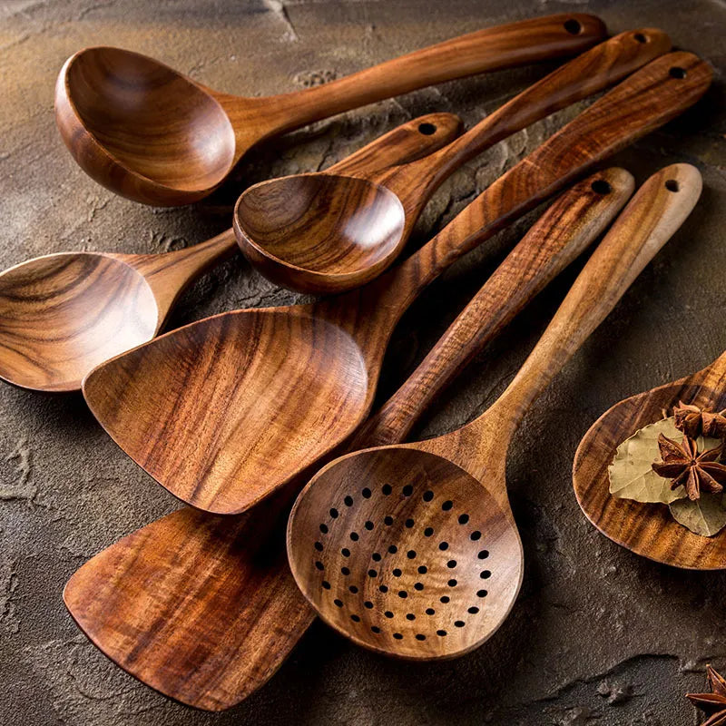 Set de utensilios de cocina de 7 piezas NordTeak – herramientas de madera de teca premium para una cocina estilosa y versátil