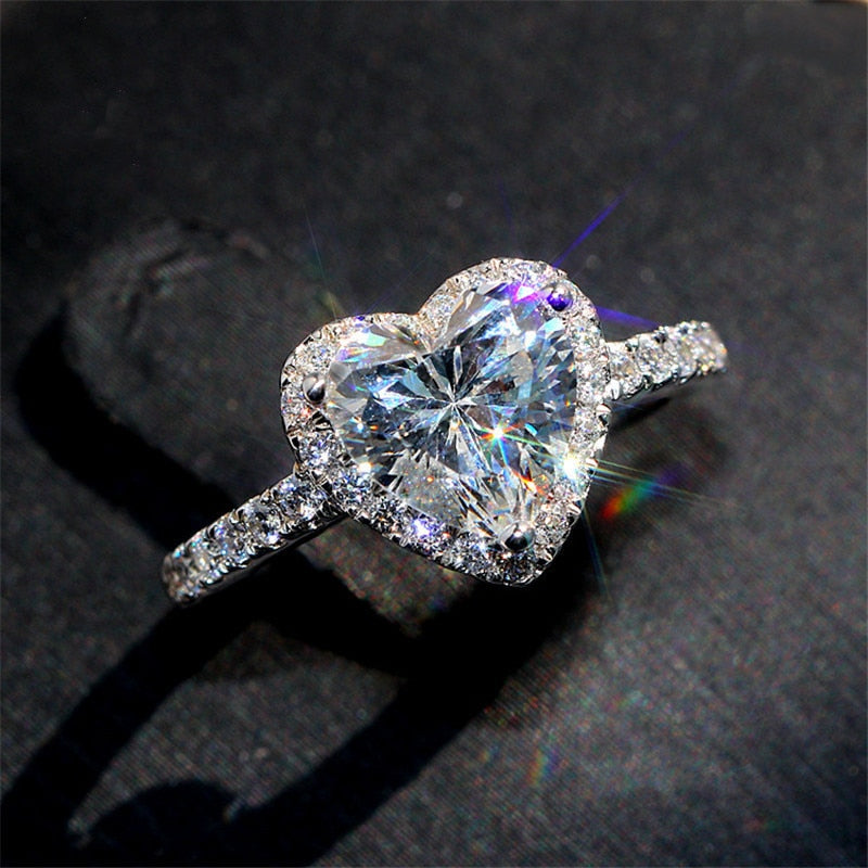 Anillo de Zirconia Cúbica en Forma de Corazón