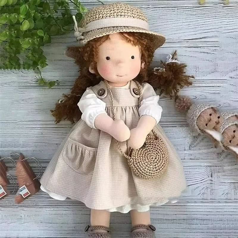 MIRABELLA – Muñeca Waldorf de algodón hecha a mano con accesorios
