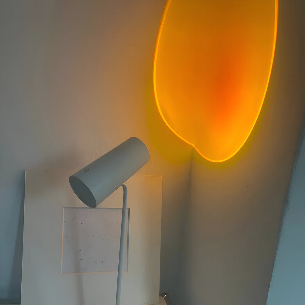 Lumora | Lámpara de mesa LED regulable con diseño minimalista