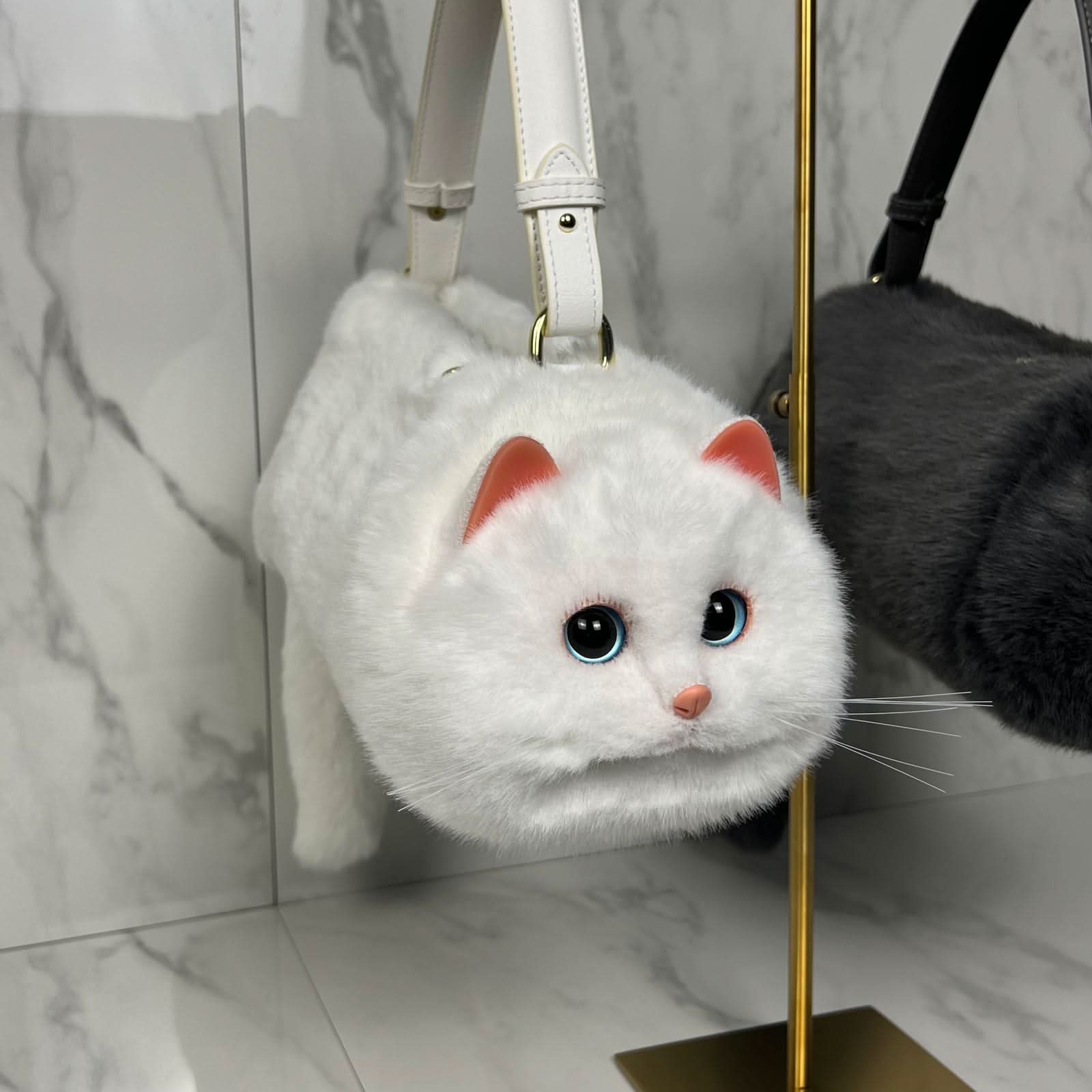 Una bolsa de gato realista que causa sensación en todas partes