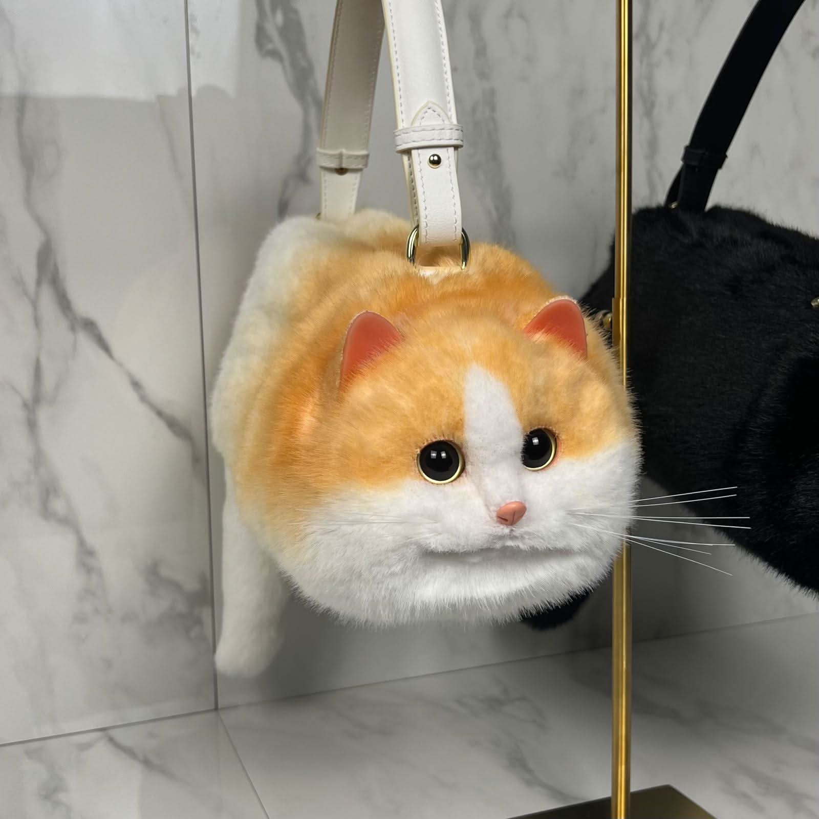 Una bolsa de gato realista que causa sensación en todas partes