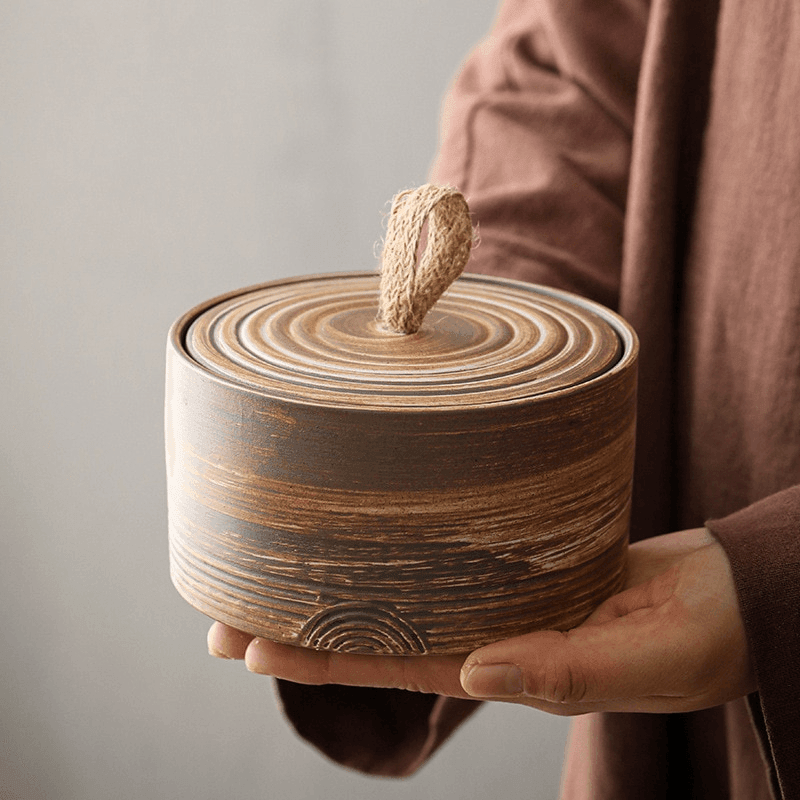 Frasco de Almacenamiento Artesanal Wabi-Sabi de Cerámica Japonesa con Cuerda de Cáñamo