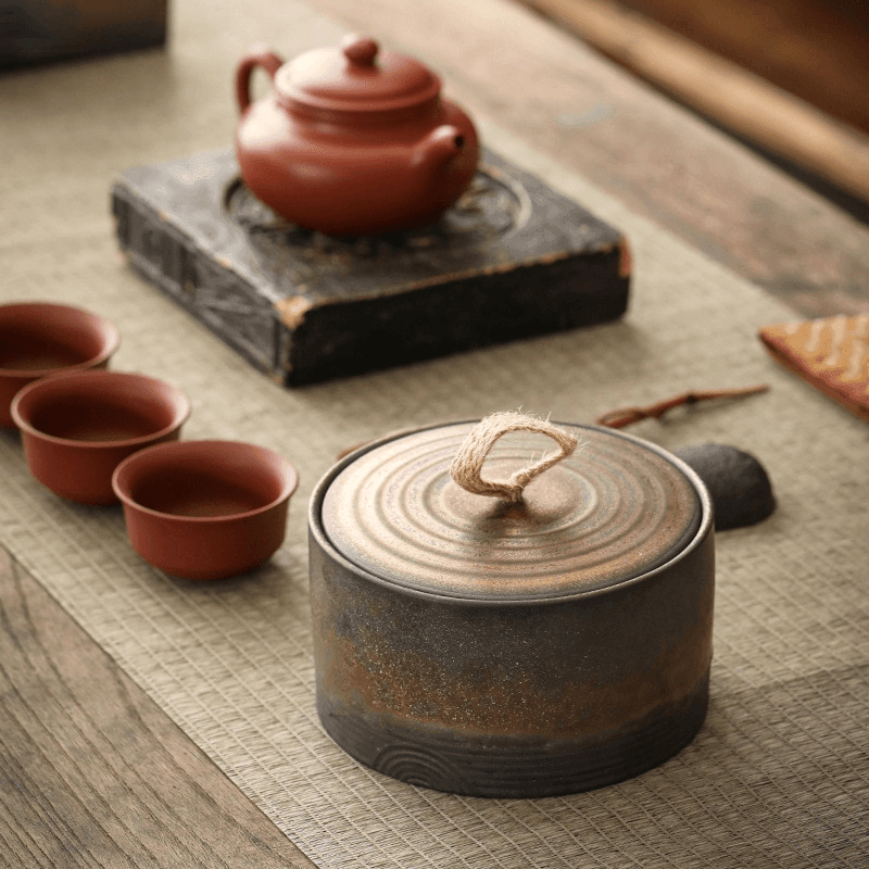Frasco de Almacenamiento Artesanal Wabi-Sabi de Cerámica Japonesa con Cuerda de Cáñamo