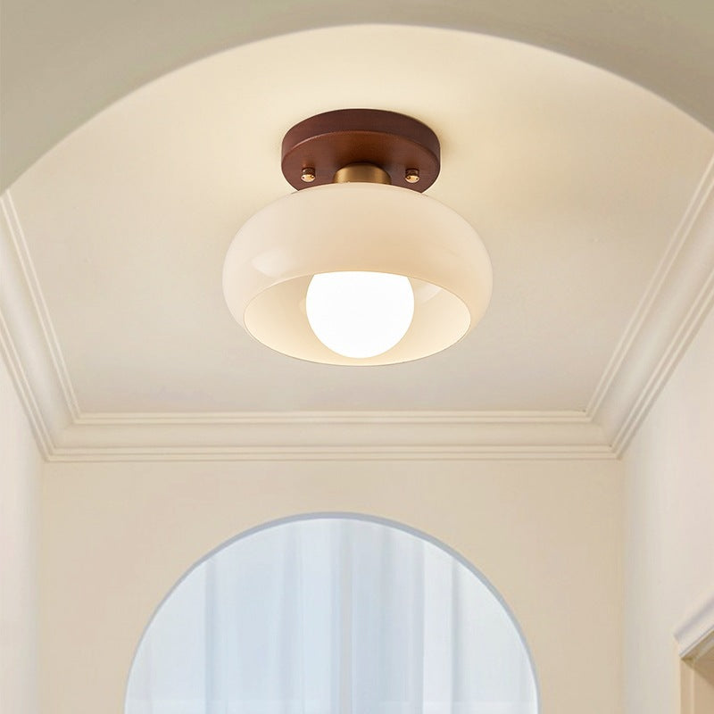 Lámpara de techo con cálida luz y acento de madera – pantalla de vidrio opalino en estilo Bauhaus para dormitorio y salón