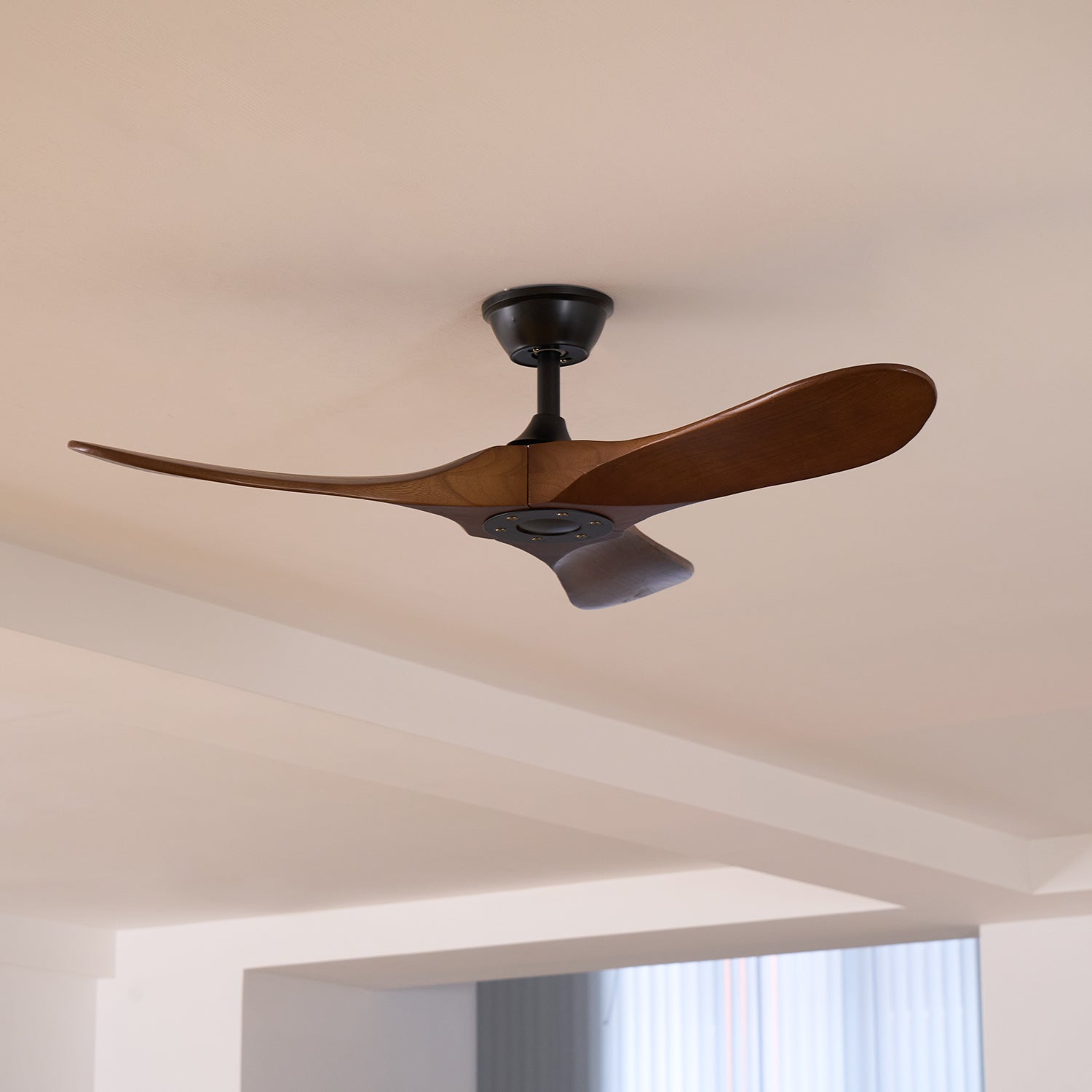 Ventilador de Techo Moderno Leno de Madera de Nogal con Control Remoto