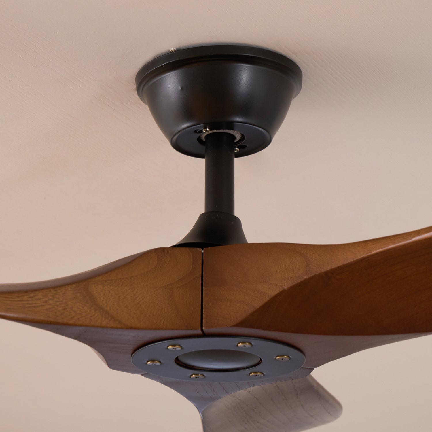 Ventilador de Techo Moderno Leno de Madera de Nogal con Control Remoto