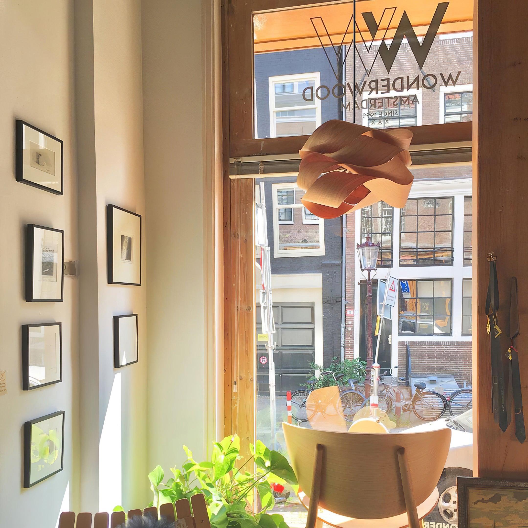 Lirado – lámpara colgante de diseño en estilo madera