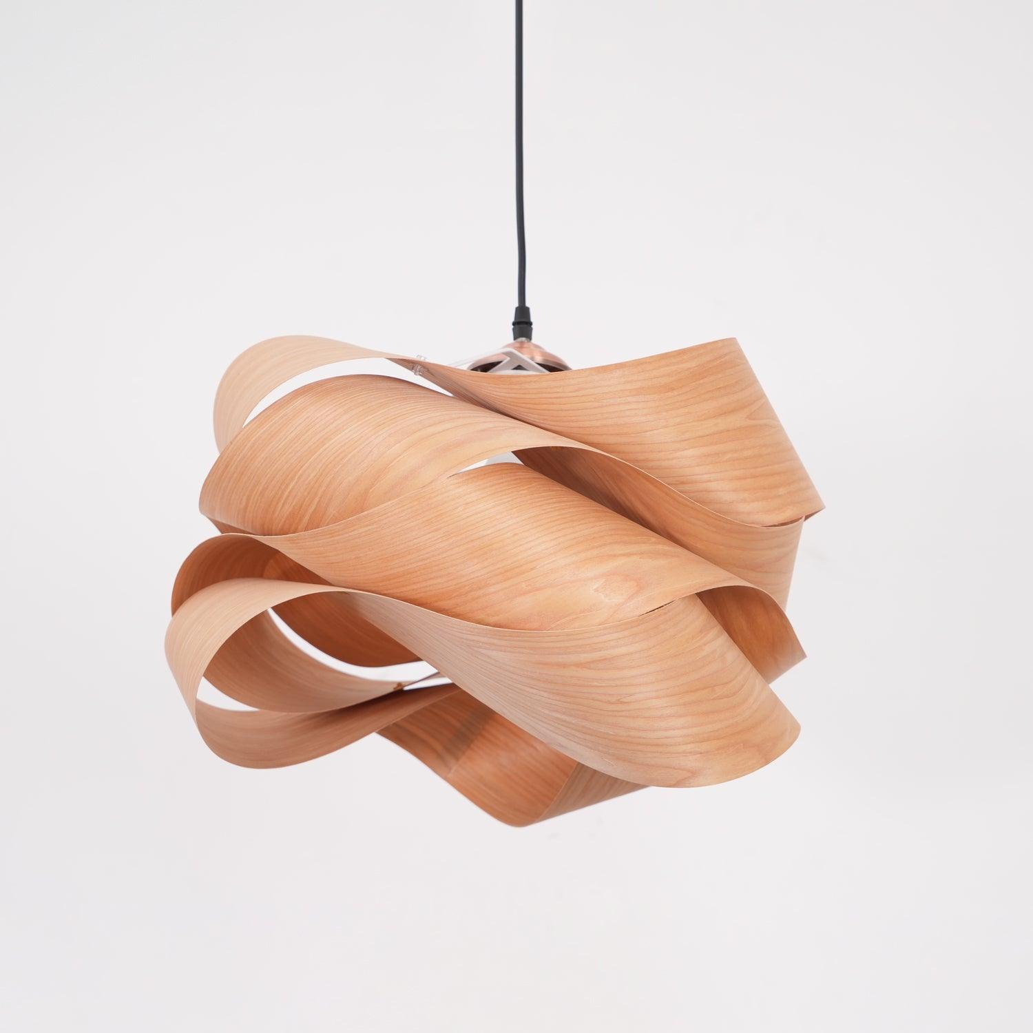 Lirado – lámpara colgante de diseño en estilo madera