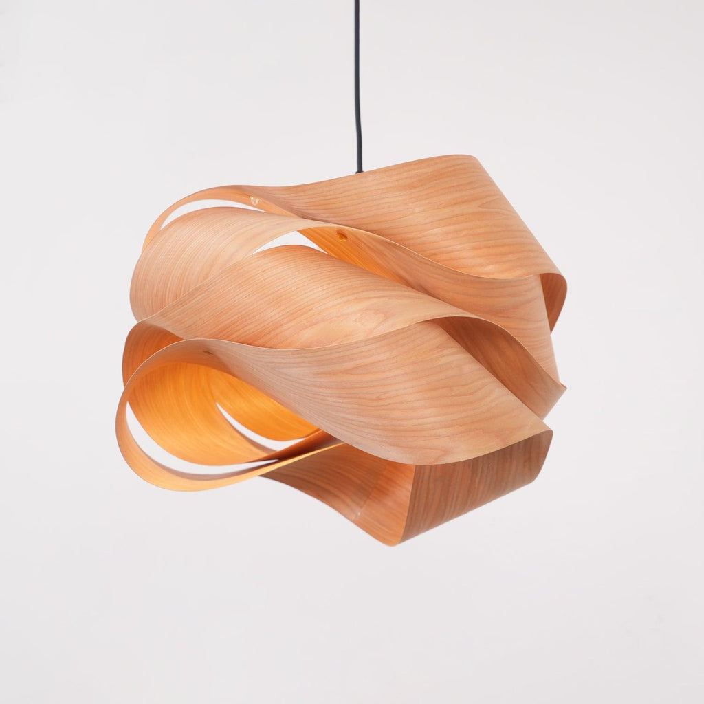 Lirado – lámpara colgante de diseño en estilo madera