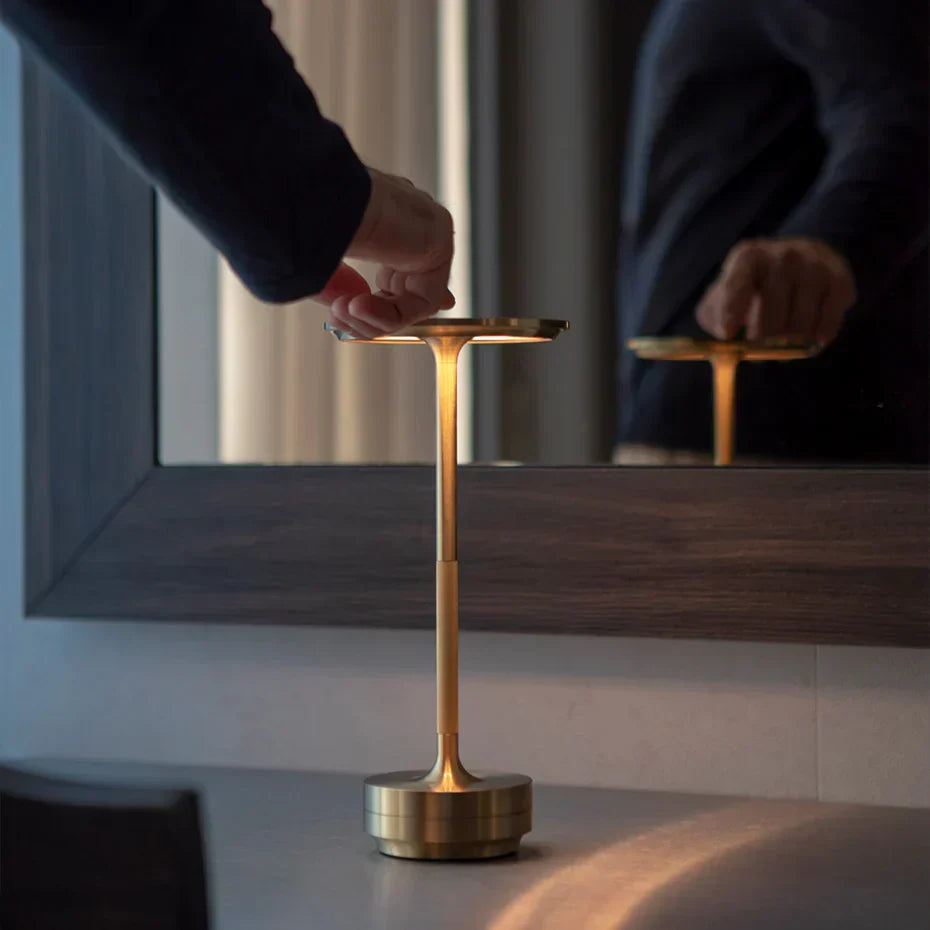Lumora | Lámpara de mesa LED minimalista