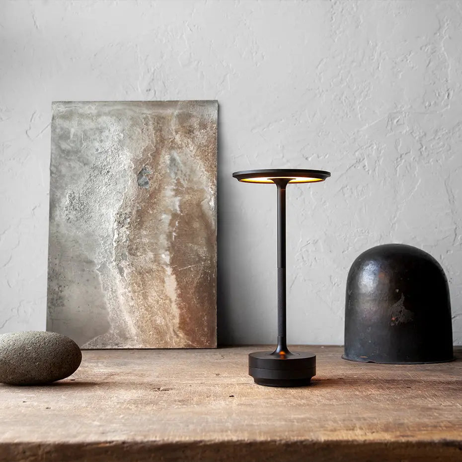 Lumora | Lámpara de mesa LED minimalista