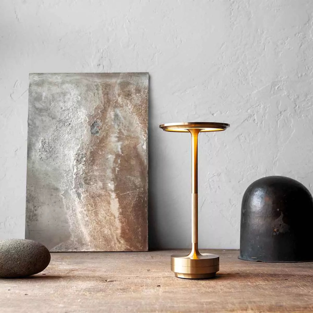Lumora | Lámpara de mesa LED minimalista