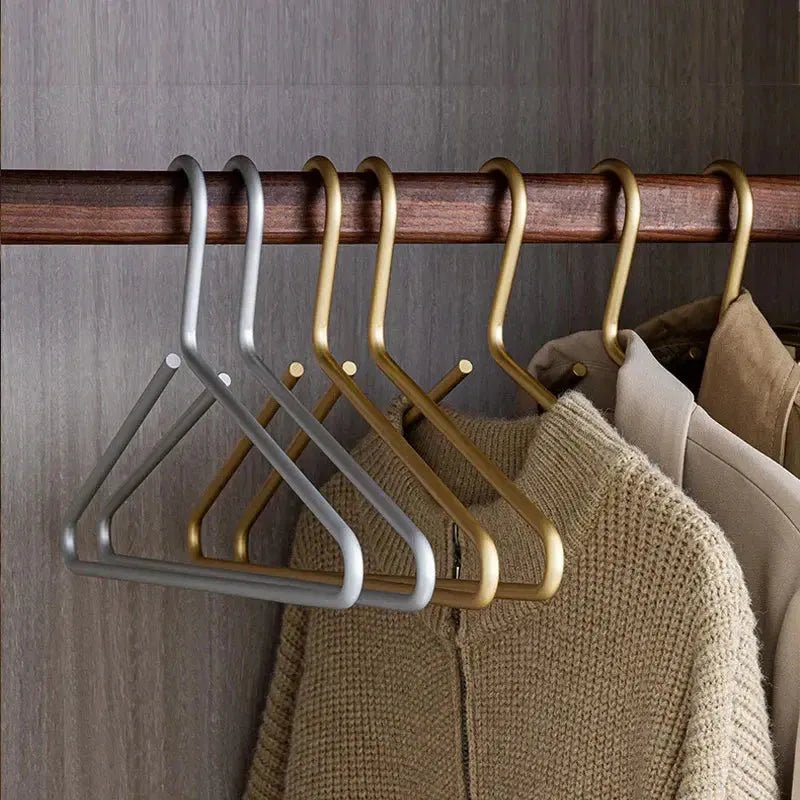 Kalsten | Percha de Ropa Antideslizante de Lujo - Perchas de Abrigo Mate Sólido y Elegante para Uso Duradero - (5 por set)