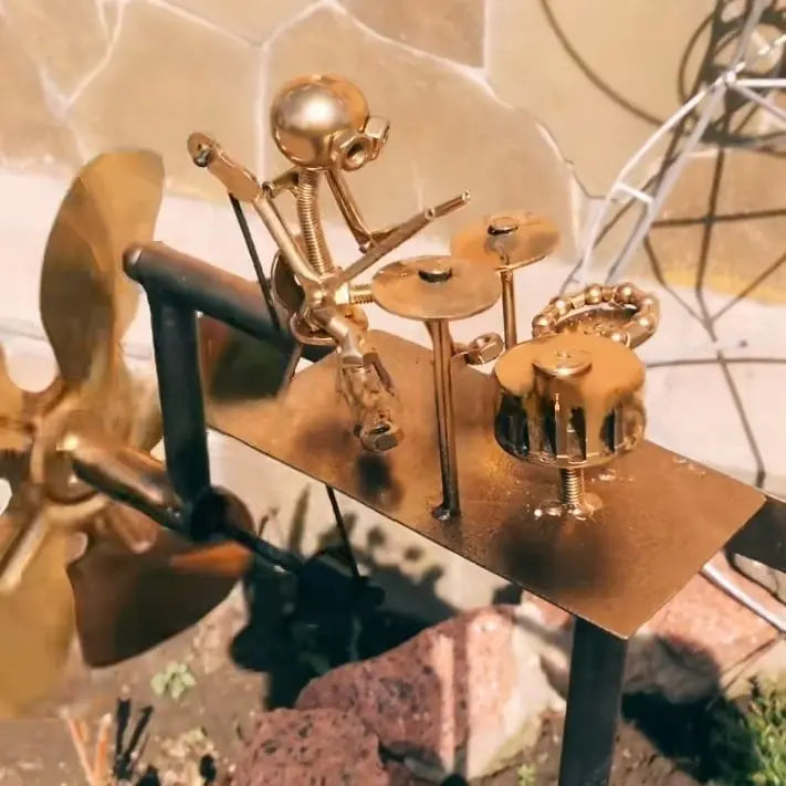 Molino de Viento de Metal "Banda de Rock" – Decoración de Jardín en Movimiento con Carácter