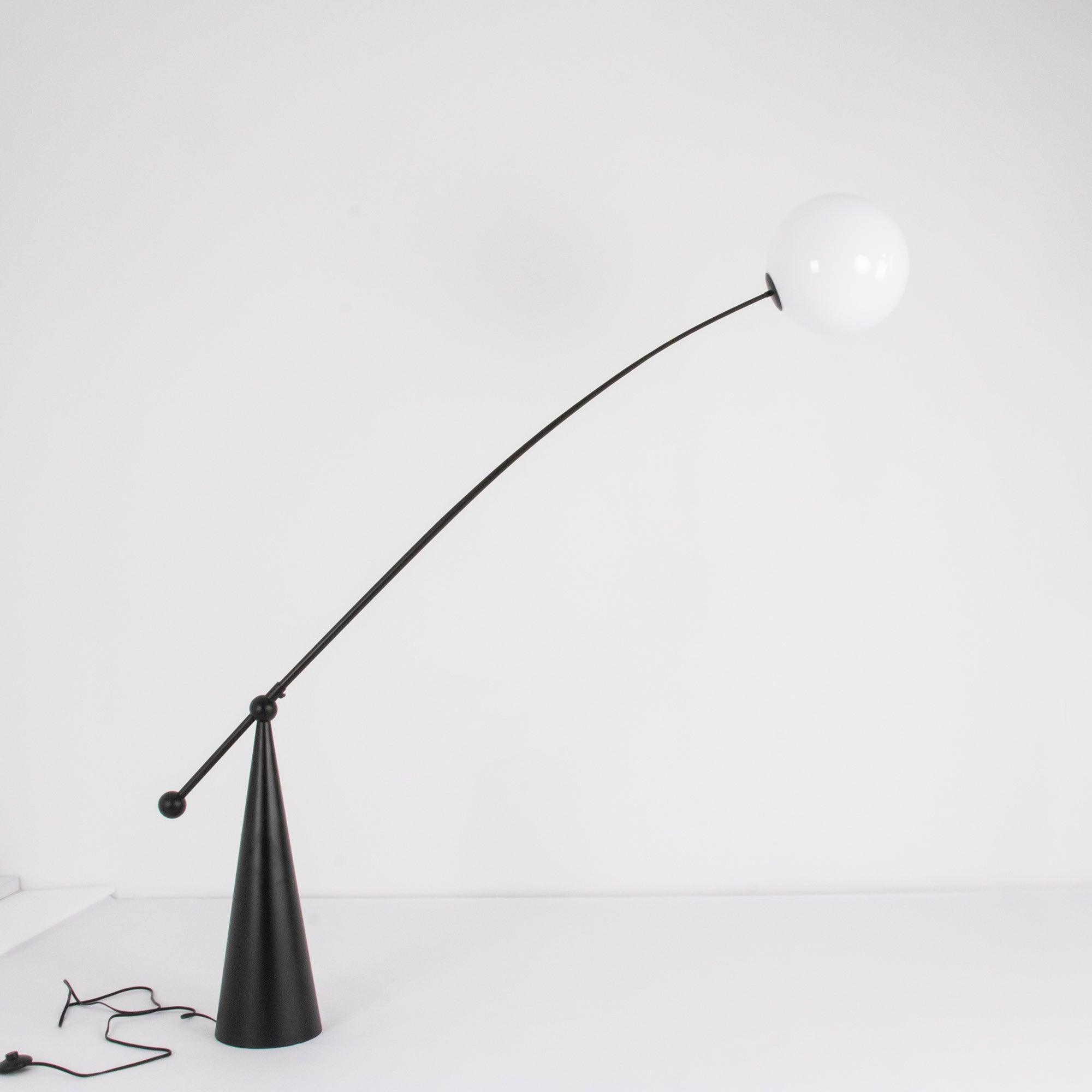 Lámpara de Pie Negra Minimalista - Lámpara Moderna para Sala de Estar