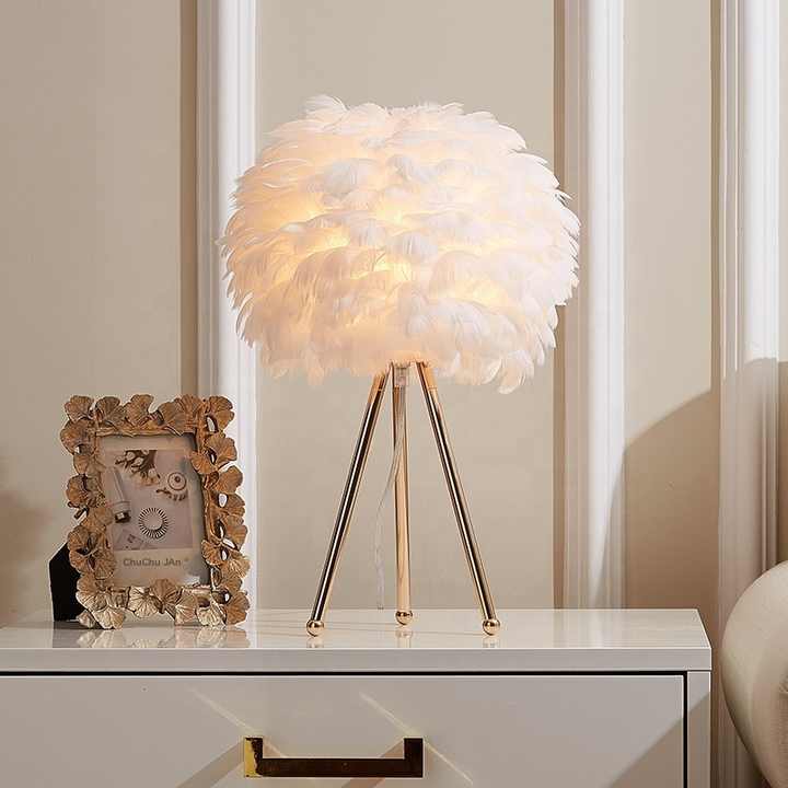 Seraphis – lámpara de mesa LED en forma de pluma