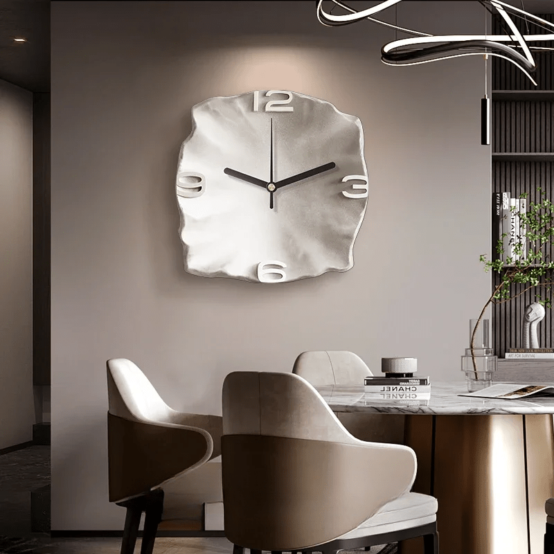 STONEAURA – Horloge murale en grès moderne avec relief 3D et technologie quartz silencieuse