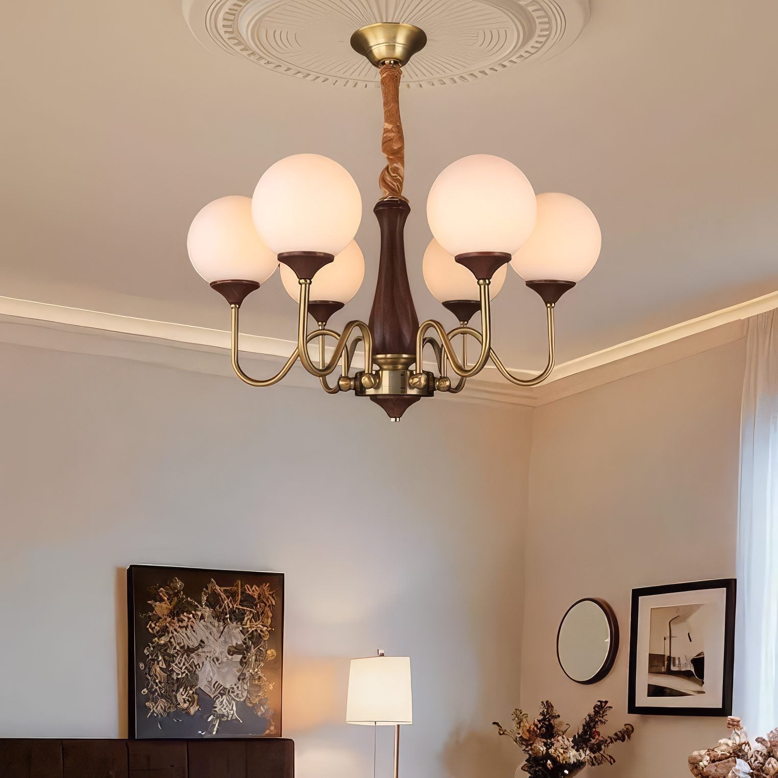 Candelabro Con Pantallas De Vidrio Y Estructura De Metal