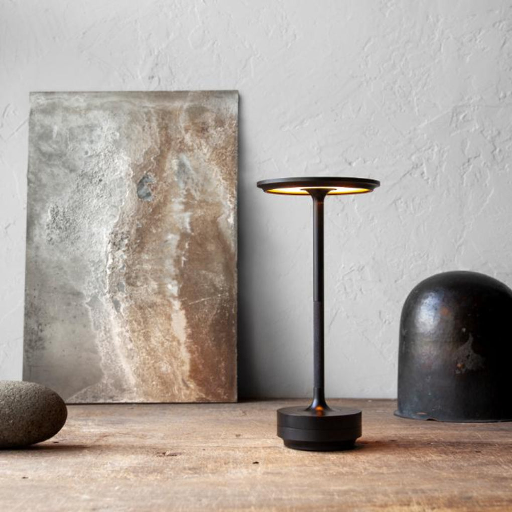 Lámpara de mesa portátil inalámbrica