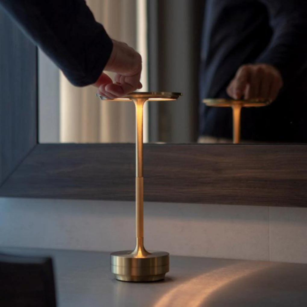 Lámpara de mesa portátil inalámbrica