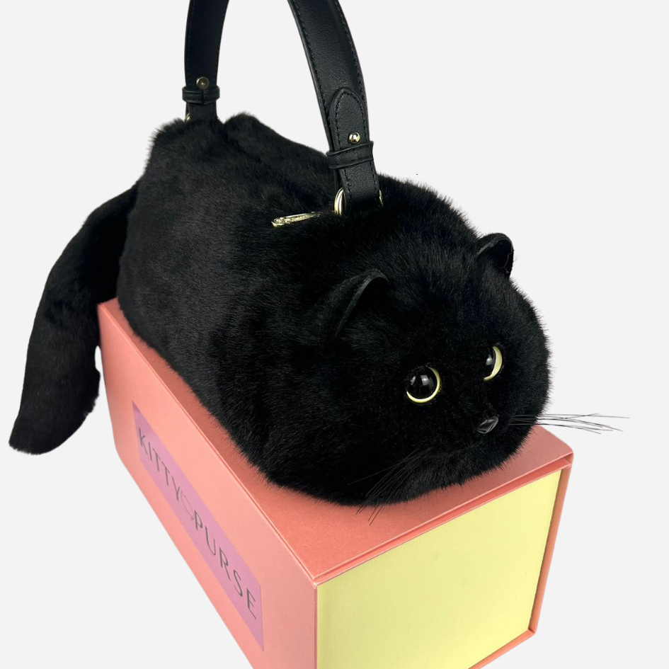 Una bolsa de gato realista que causa sensación en todas partes