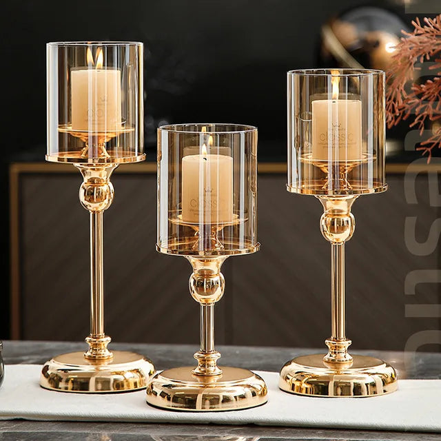 Elegante Candelabro Metálico con Soporte de Vidrio para Decoración Ambiental