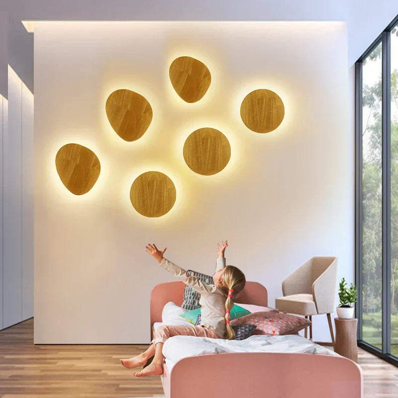 Lámpara de Pared de Madera Escandinava con Luz Cálida y Diseño Minimalista